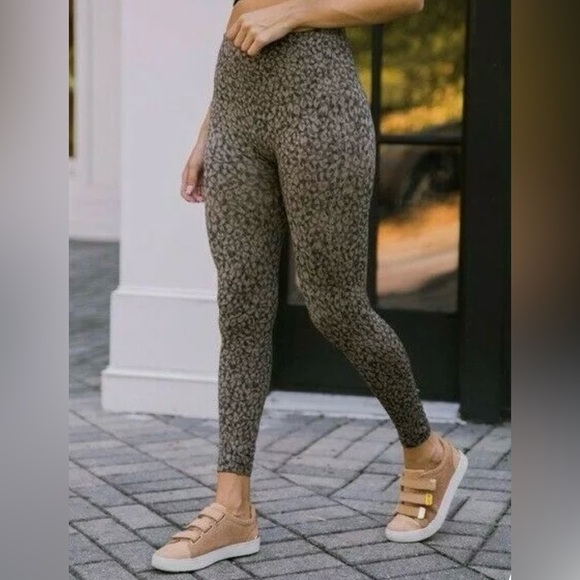 SPANX Pants - SPANX Look at Me Now Seamless Animal Print Leggings Sz Medium Brown Black FL3515